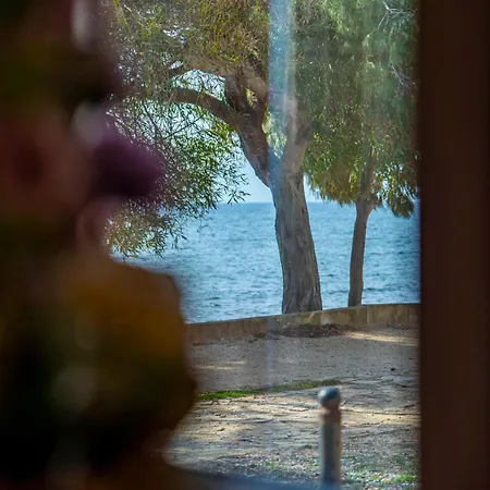 Acqua Chiara Beachfront Holiday home *